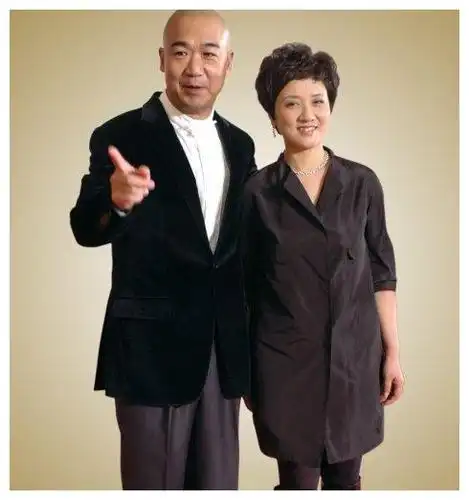 被称作最有情谊的前夫,张国立离婚32年,称前妻仍是亲人