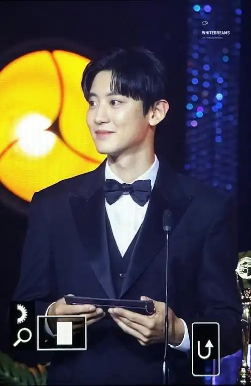 眼睛宝宝9799chanyeol个人频道朴灿烈_loeypark90快闪代go朴