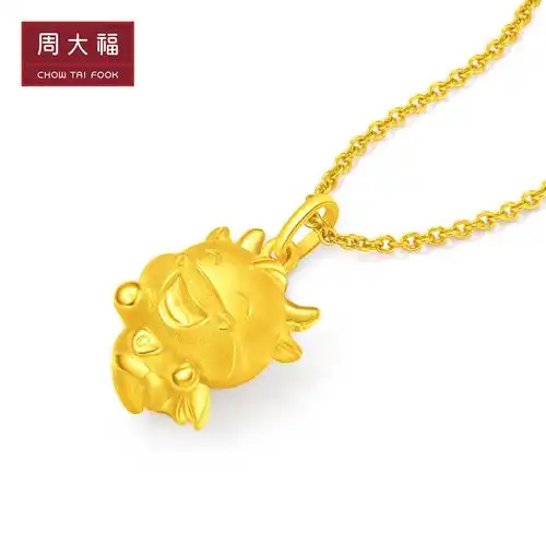 周大福珠宝首饰牛年生肖牛气冲天足金黄金吊坠eor226颈饰