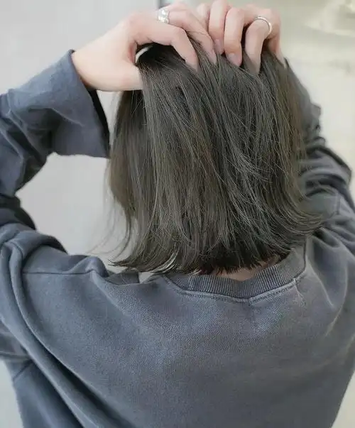 青木亚麻灰青木亚麻灰显白不挑肤色需要提浅到发色七度灰带闷青泄果