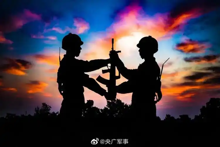夕阳美如画这里有军人的浪漫与坚守