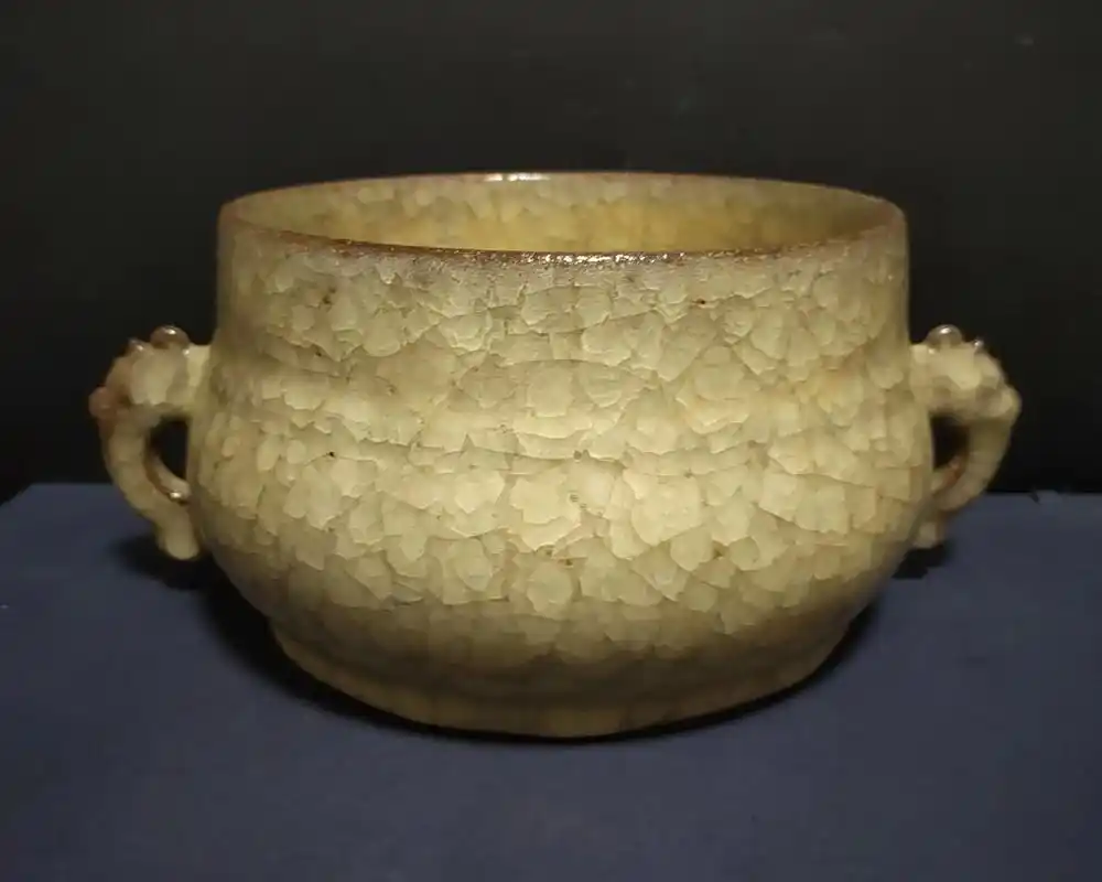 宋代官窑米黄釉鱼鳞开片双耳香炉!尺寸巨大,非常罕见!高12厘 - 抖音