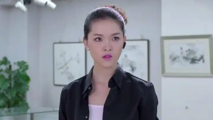 麻辣变形计:粉红豹抗击歹徒受伤,火狼女飞身去救她,是真爱了!