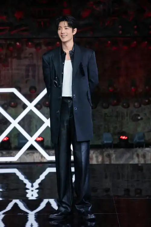 肖战暗黑系墨镜造型##肖战黑色长大衣