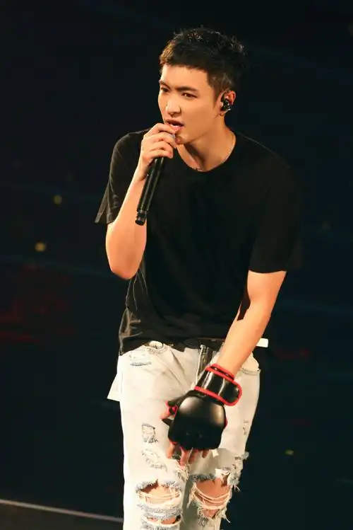 张艺兴广州演唱会##张艺兴2024世界巡演