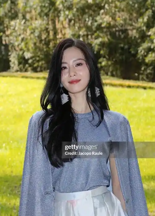 36岁刘诗诗生图美出天际!人松肉紧,风情万种,水蛇腰撩人于无形