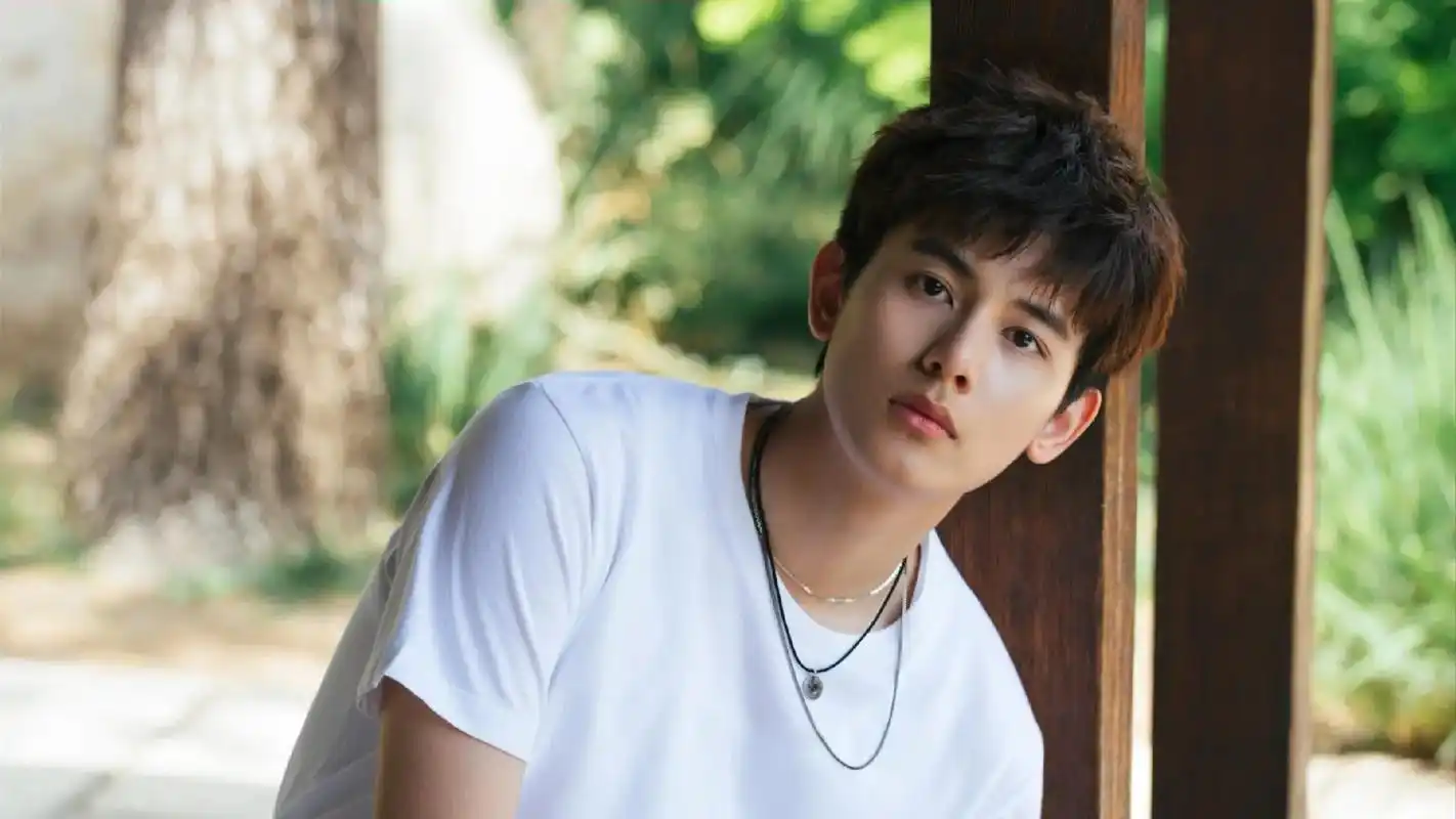 实现电脑壁纸自由啦#胡先煦 #故事感  - 抖音