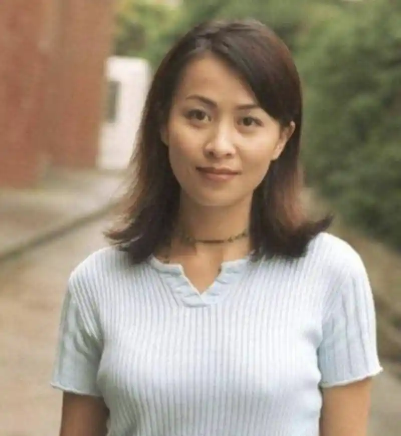 这样的事对童年时的那英而言时有发生.