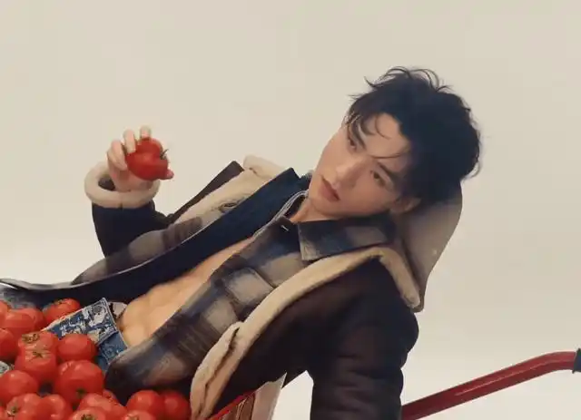 龚俊大片露腹肌,小鲜肉卷完叔叔们卷,潘粤明,沈腾瘦身成功!