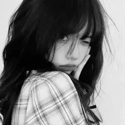 qq黑白女生头像好看图片