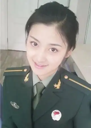 春晚小宫女肖婷佳清纯照曝光曾在长沙就读