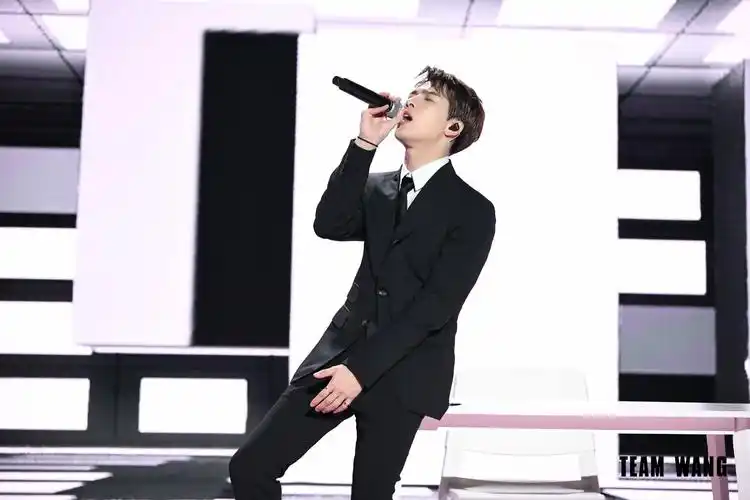 王嘉尔横屏电脑桌面壁纸