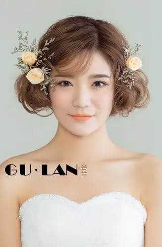 谷兰美妆教育频道的化妆造型作品《俏皮短发新娘》