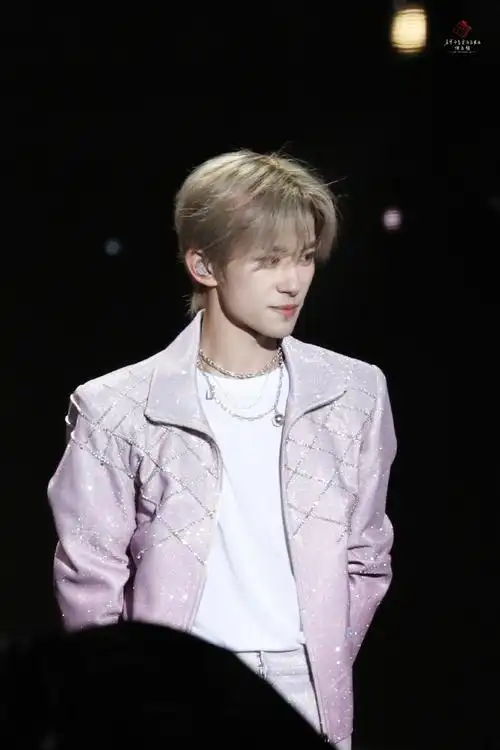 易烊千玺一朝回到解放前##tfboys演唱会效应##易烊千玺十稔终章匠成