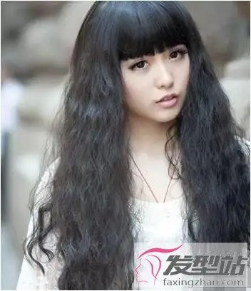 女士长发烟花烫造型吸睛非主流赚足回头率