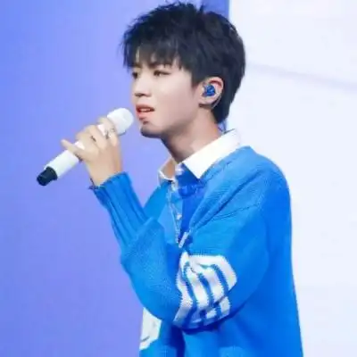 允言:蓝色系清新阳光男头/王俊凯_男生头像_我要个性网