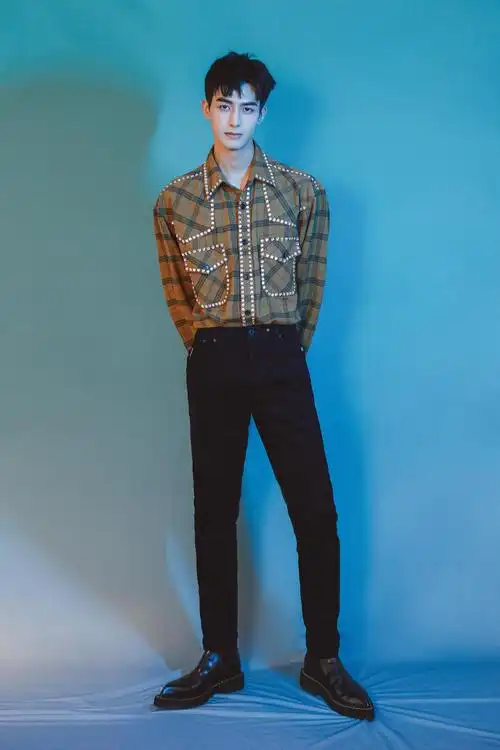 宋威龙身材向安利人形手办