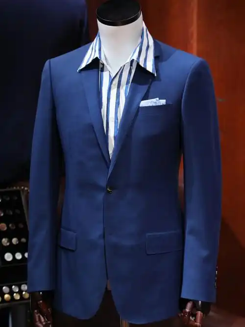 克莱因蓝商务西装时尚又显白高级感十足