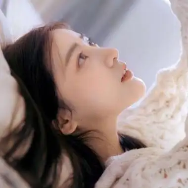 趴着站着清新唯美美女头像侧面图片2021最新