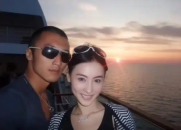 谢贤不再隐瞒,公开与张柏芝第三胎关系,怎料谢霆锋急忙否认