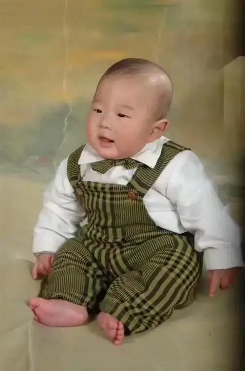 只有照片能记录这份珍贵 #天真无邪的童年 #小时候的样子  - 抖音