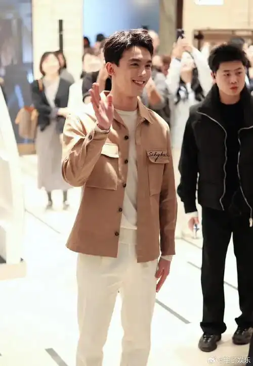 人气演员吴磊今日上海线下活动生图来啦人气好高啊