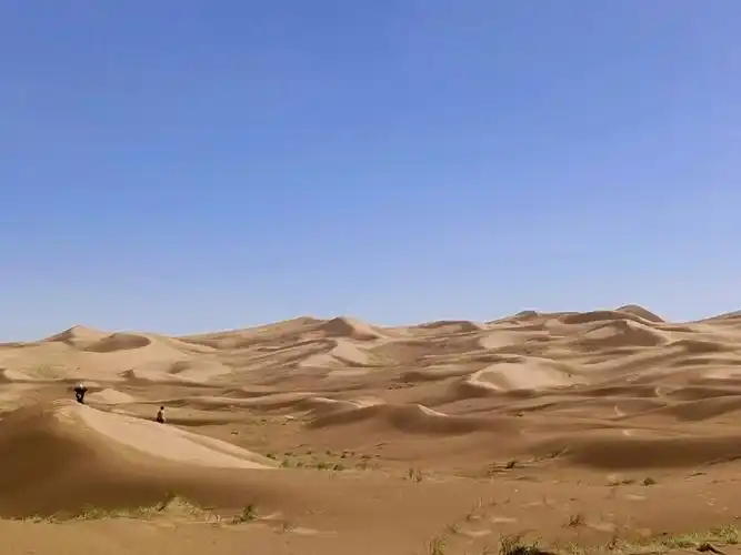 腾格里沙漠五湖穿越