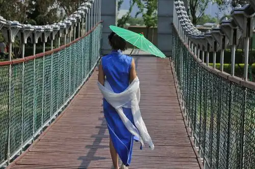 丝的润滑 绸的温柔