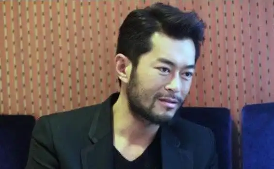 娱乐圈"留胡须"七大男星,王宝强帅到巅峰,他却"堪比"整容_胡子_古天乐