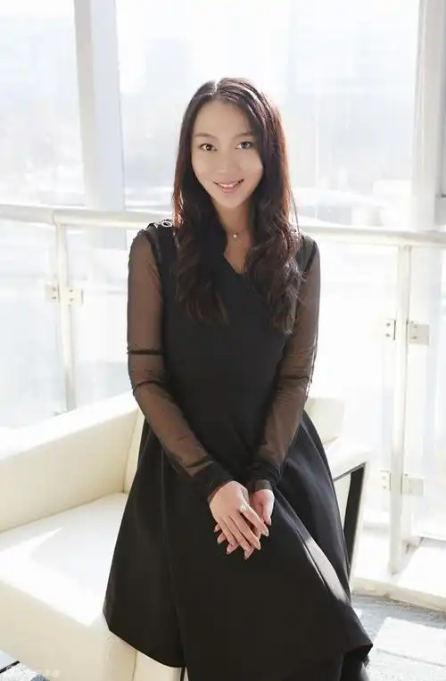 王雨荍出席十大经济年度人物颁奖