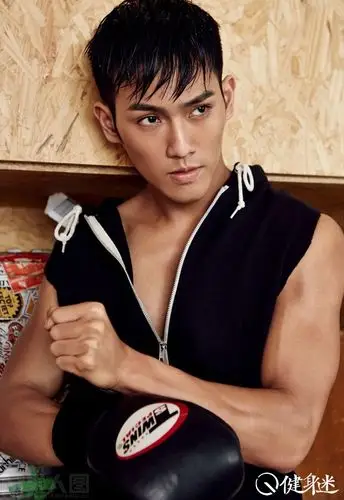 泳装肌肉照 张伦硕露大鸟 激凸 中国星跳跃 张伦硕 钟丽缇 明星肌肉