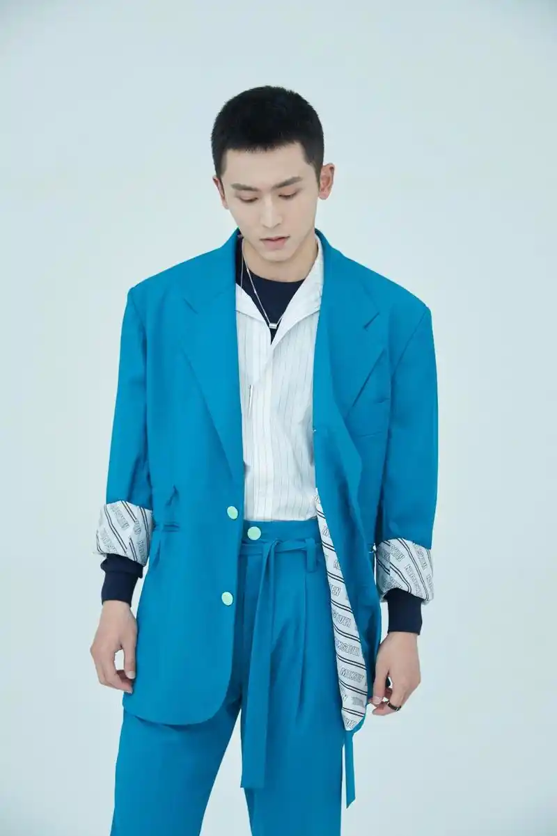 寸头太帅了吧!张哲瀚《半妖倾城》迷倒观众不够,还要唱《转身》