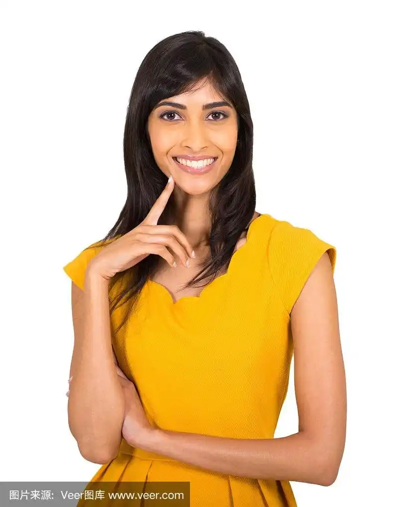 白人背景上的年轻印度女人