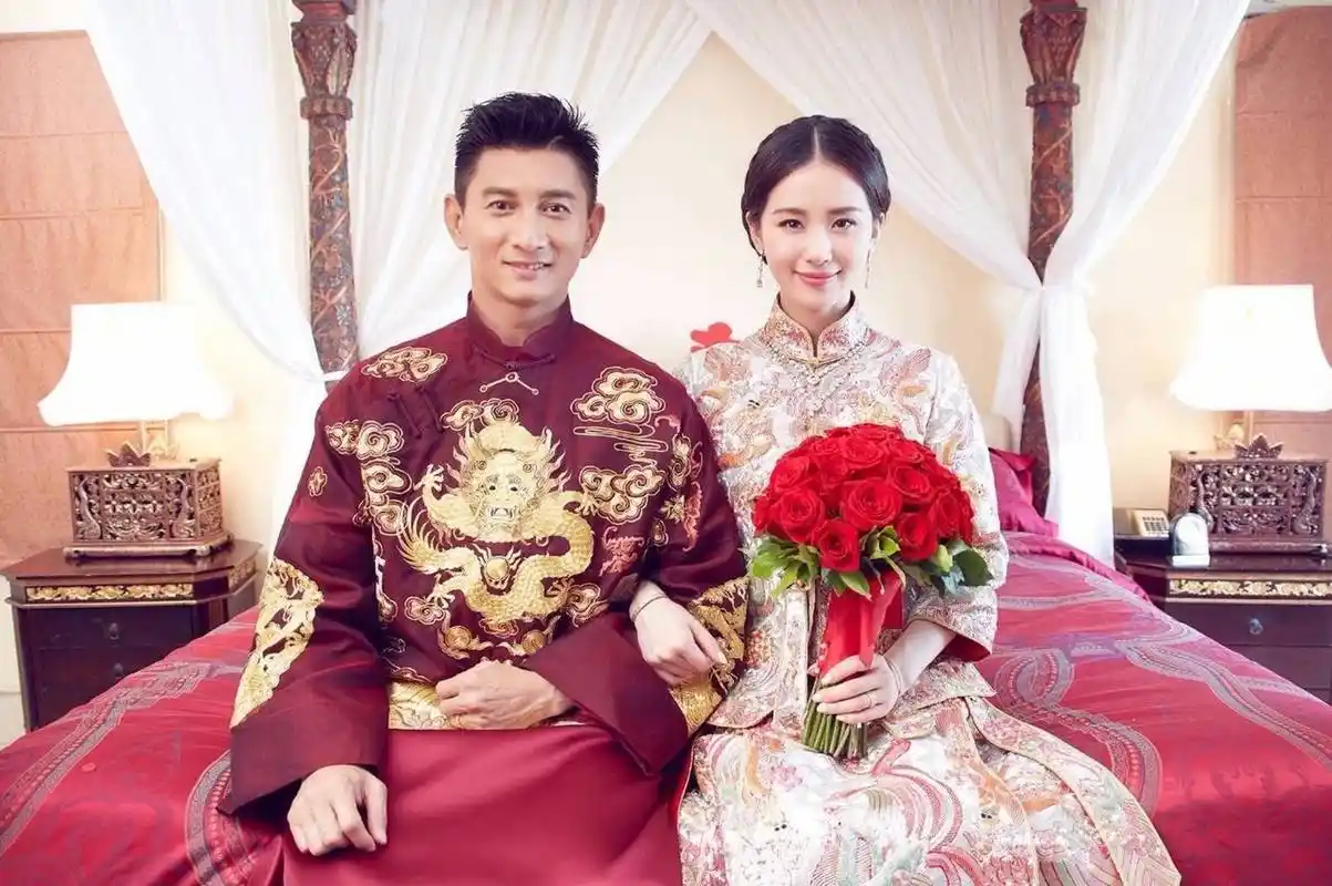 明星夫妻中式婚礼礼服哪家强?