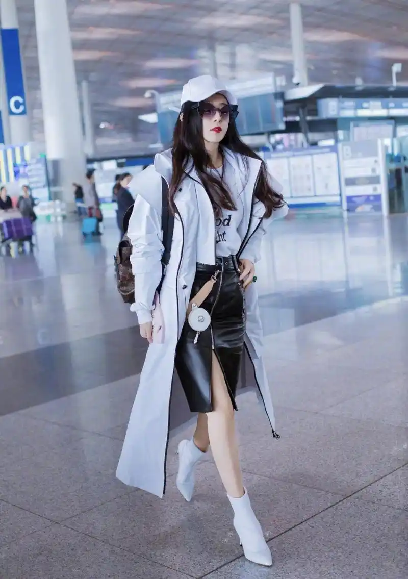 原创范冰冰真有国际范军绿色风衣搭配牛仔裤帅气十足太会穿了