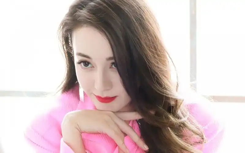 迪丽热巴图片,分享一组女星模特图片给大家,图中的桌面壁纸壁纸