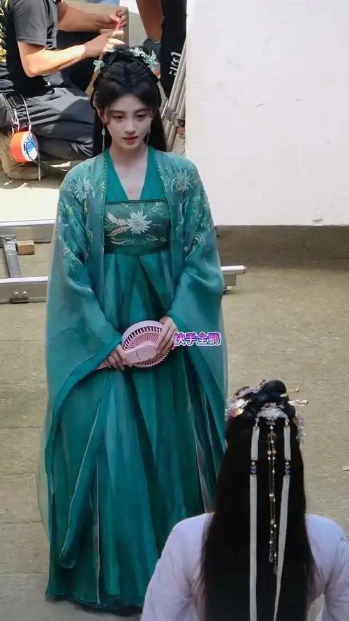 鞠婧祎毛晓慧仙剑四同框路透!