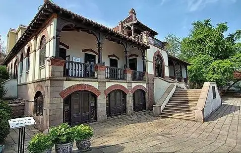 6公里 毛汉礼故居(福山路36号):1.6公里朱树屏故居(金口三路13号):1.