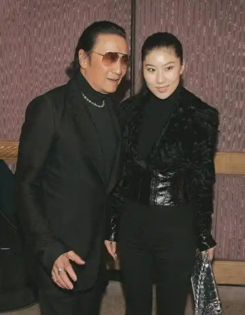 原创81岁谢贤近况惹担忧口齿含糊不清身材消瘦面容憔悴