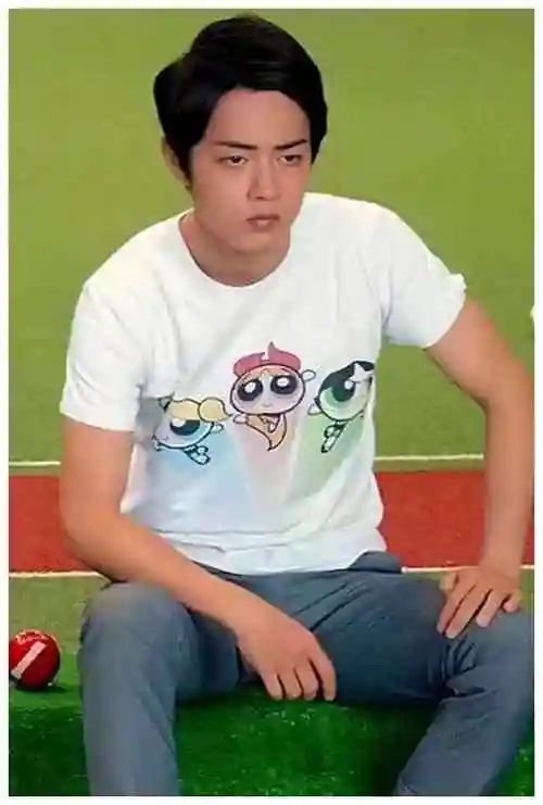 这是和肖战在小学时拍的照片其实这个照片