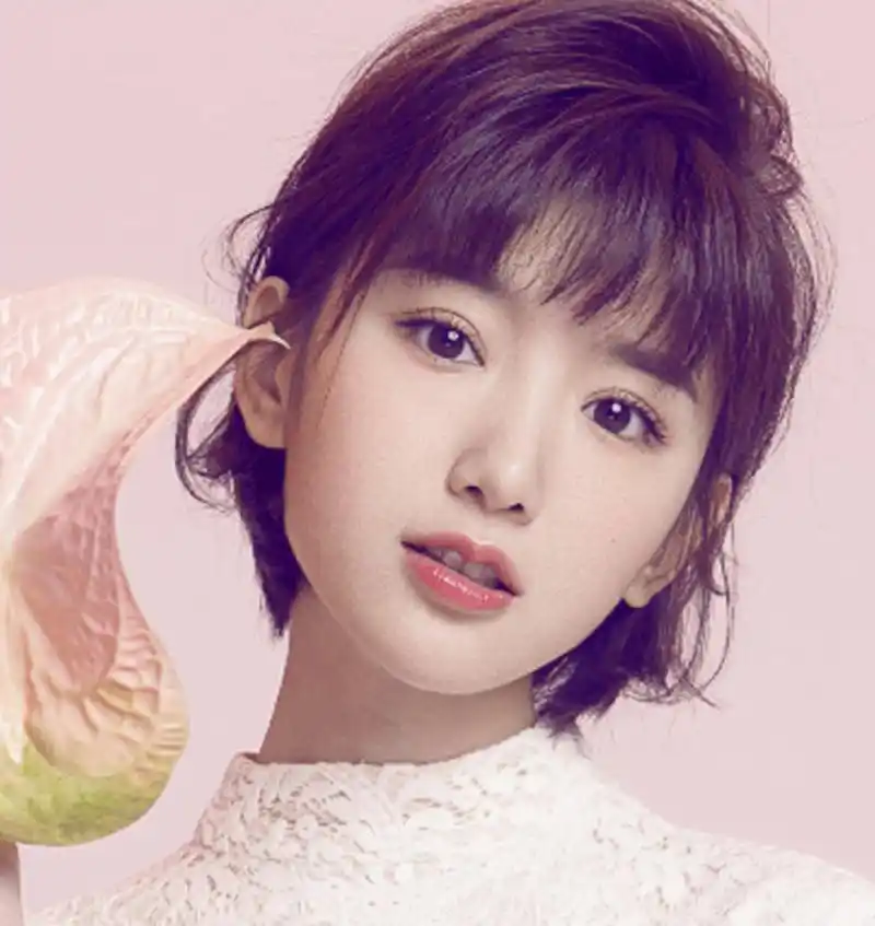 毛晓彤刚出生就被父亲抛弃,妈妈借钱将她养大,如今父女关系如何?