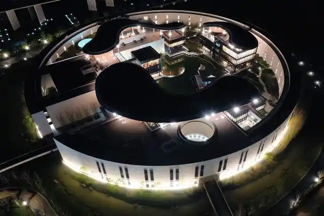 翰萨智能:马云的湖畔大学5年了,现在怎样了?