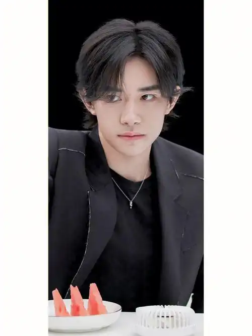 这么帅怎么降温啊0001#易烊千玺未来无界  #华为nova全球代言人易