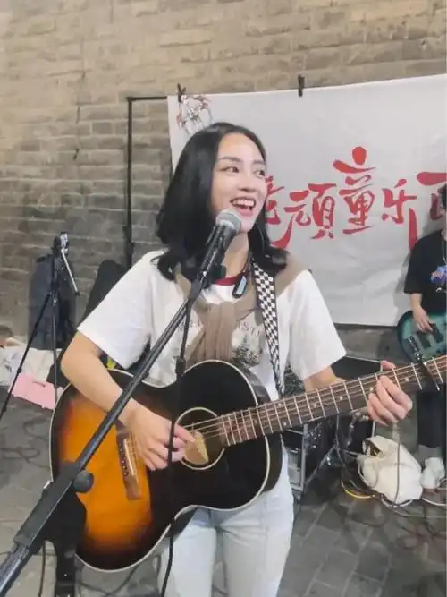 两万人观看～不到一百个赞……#韩小九 #真人真唱现场版 #音乐现场