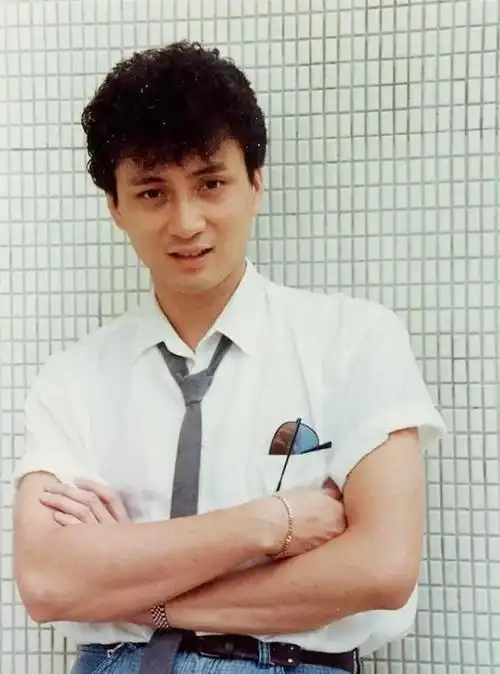 6个孩子3个妈,每年生活费近五百万,65岁的汤镇业怎能退休?