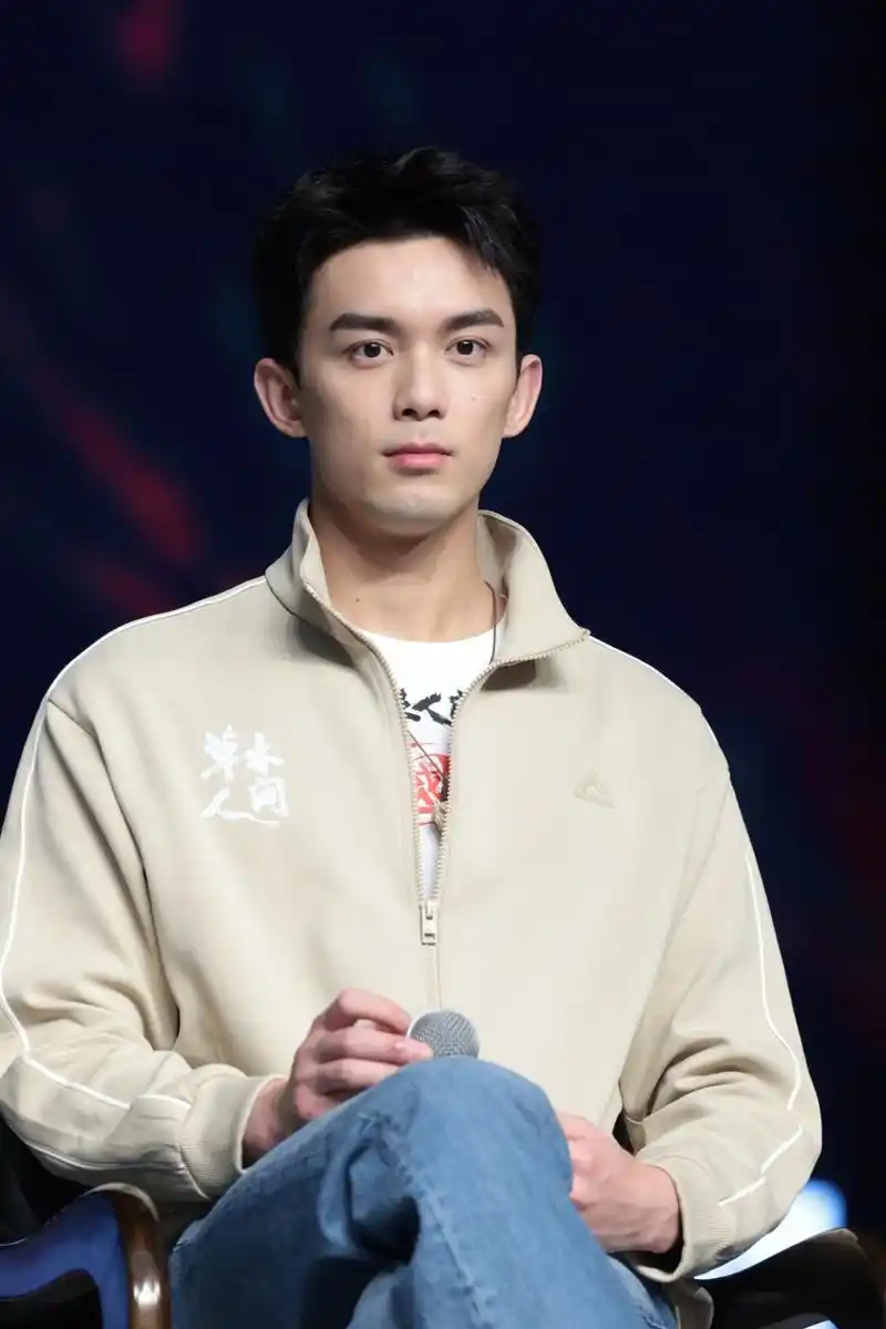 吴磊透露吃绿鸡蛋食物中毒了.