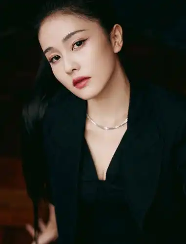 欢娱影视演员白鹿my今天出席tomford唇诱派对