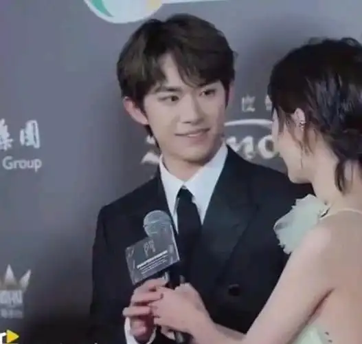 易烊千玺周冬雨暧昧细节被扒?女方粉丝看完:男方太丑,不认姐夫