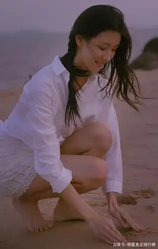 美腿玉足:陈都灵