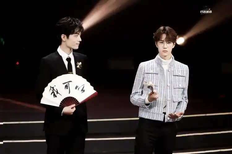 而那个时候,肖战还堵在路上.